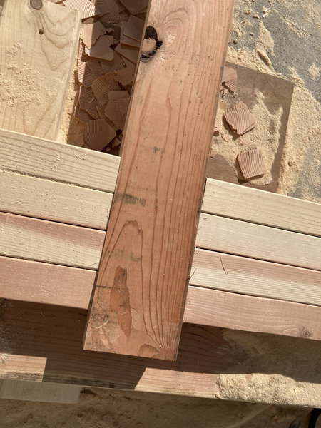 木材に加工したほぞにぴったり木がハマる様子