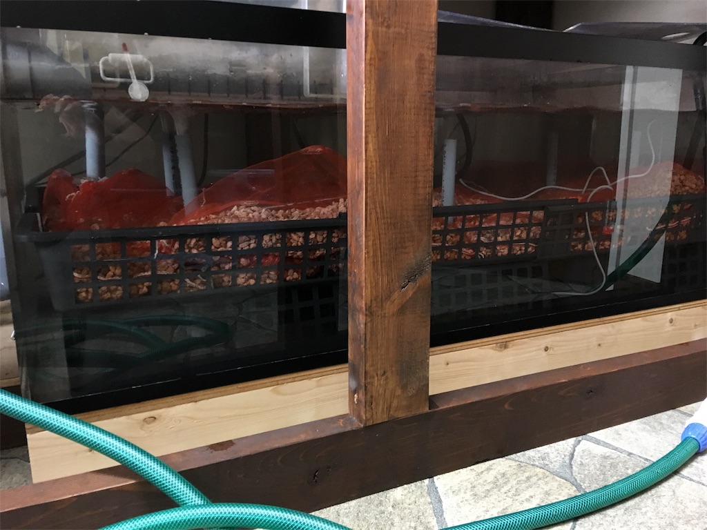 180cm水槽の濾過槽に使用している軽石