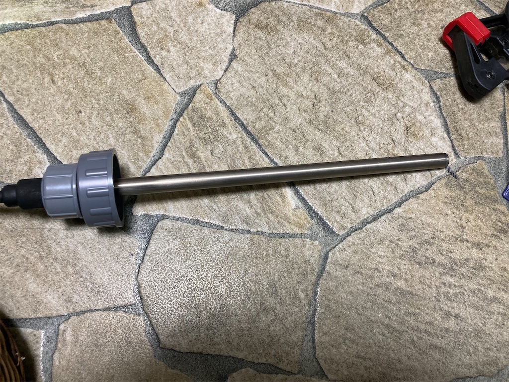 チタンヒーターを固定する工程