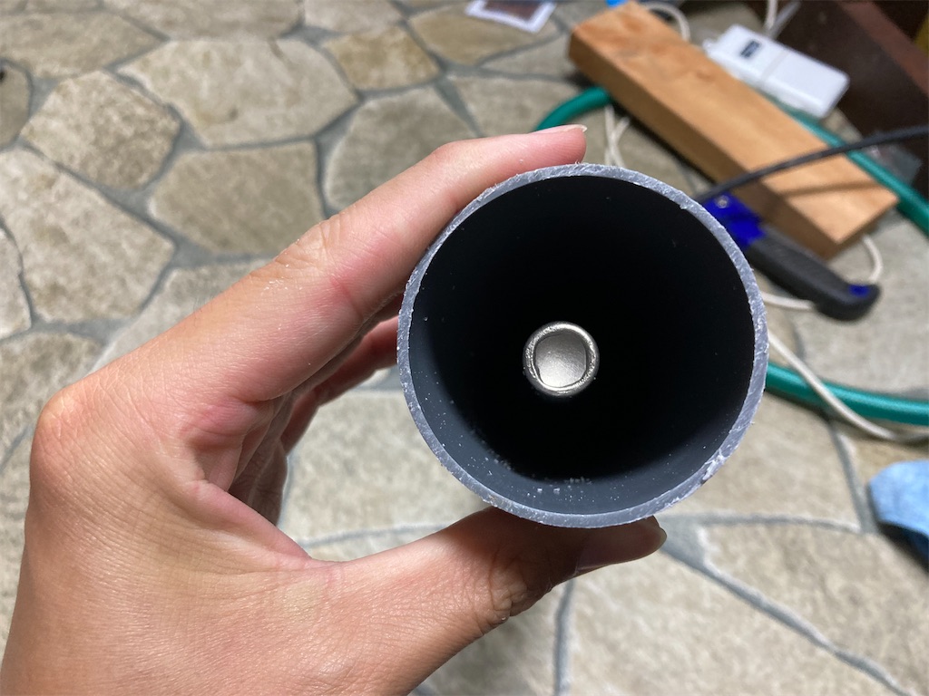 塩ビ管の中にチタンヒーターを入れた様子