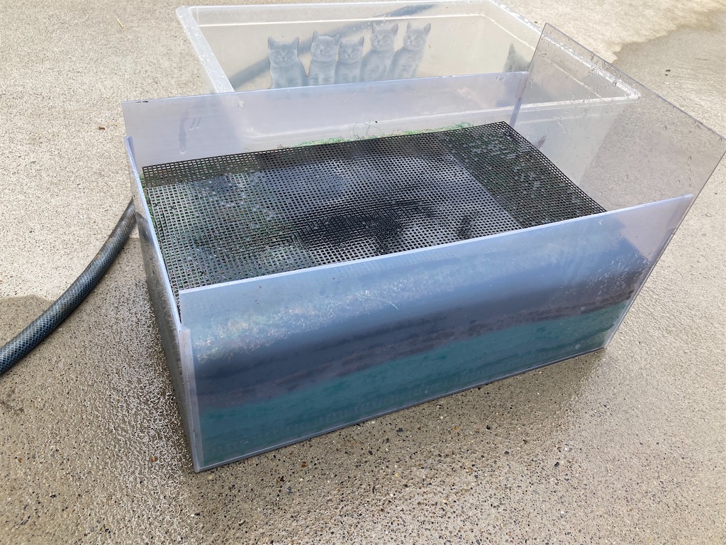 大型魚過密水槽で使用している物理濾過用マットの全体構成
